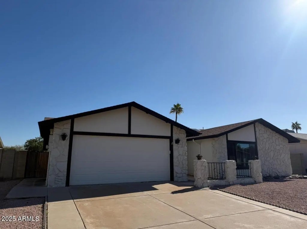 11449 S Iroquois Drive, Phoenix