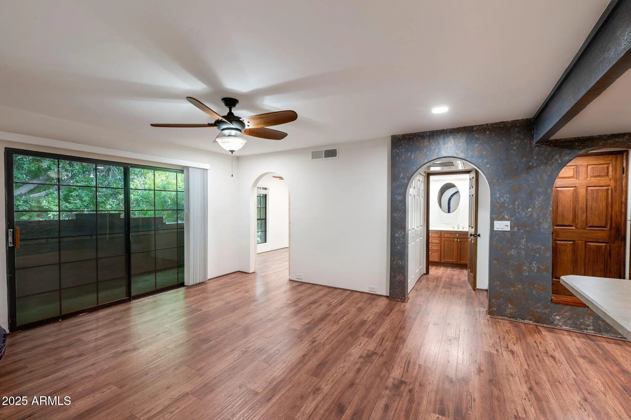 Photo of Listing #6927019