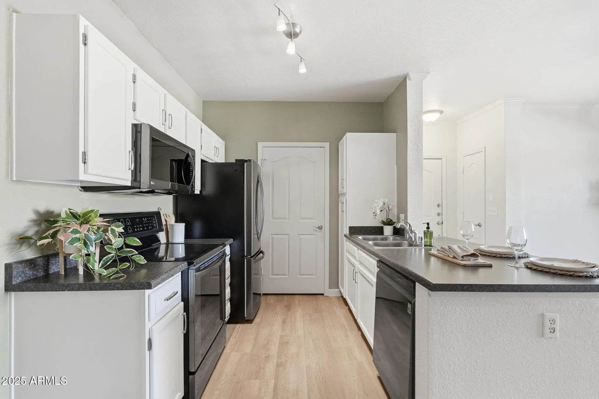 Photo of Listing #6927051