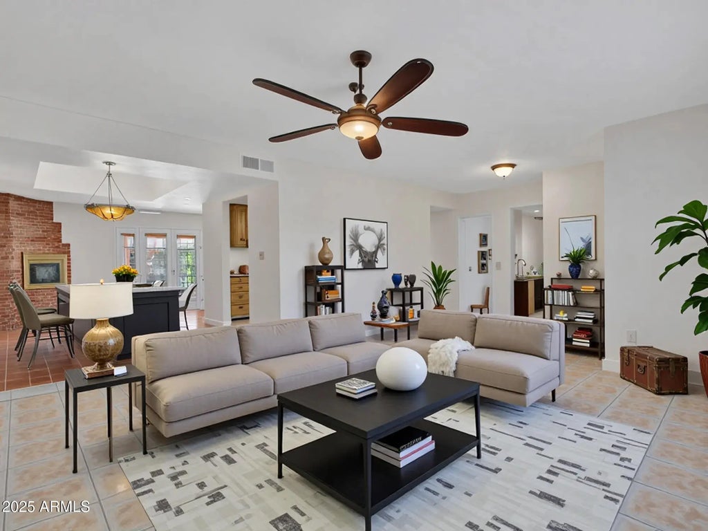 5541 W Crocus Drive, Glendale