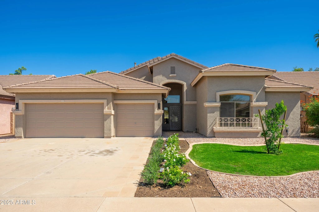 1079 S Western Skies Drive, Gilbert