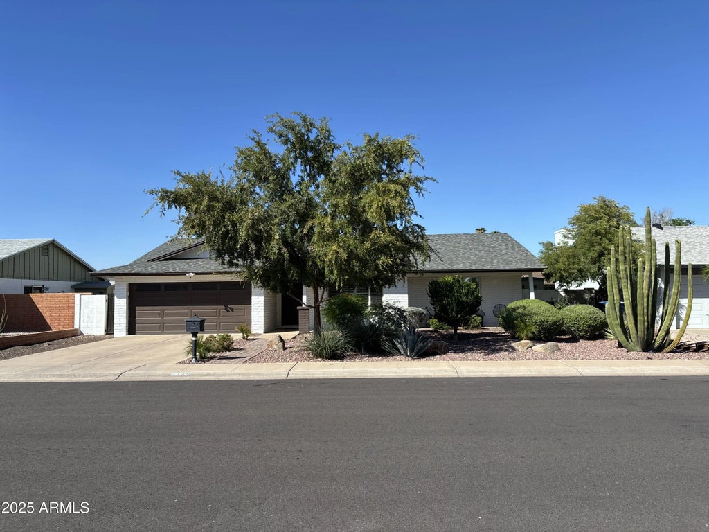 2140 E Apollo Avenue, Tempe