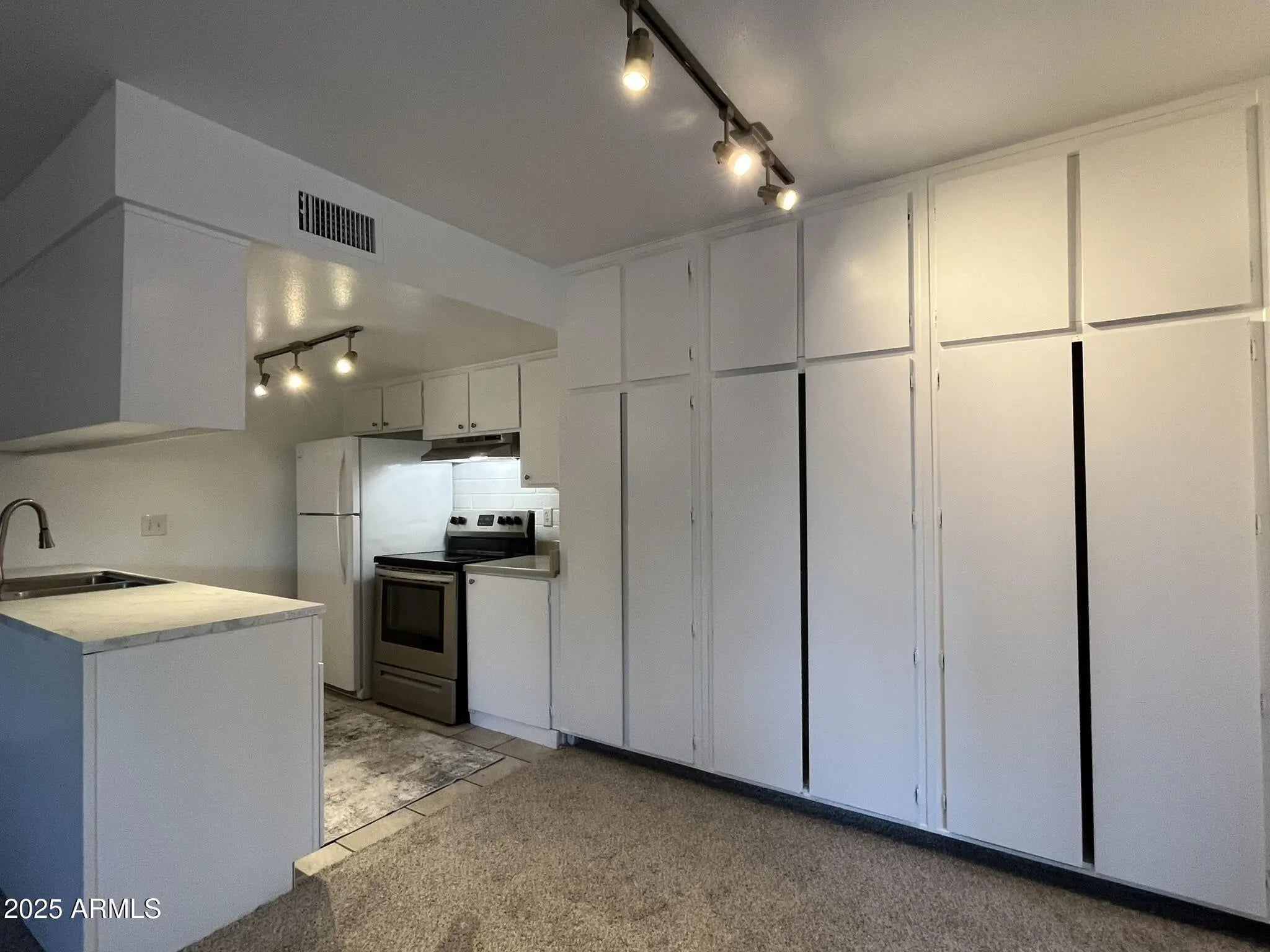 Photo of Listing #6928238