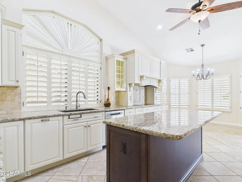 1635 W Wisteria Drive, Chandler