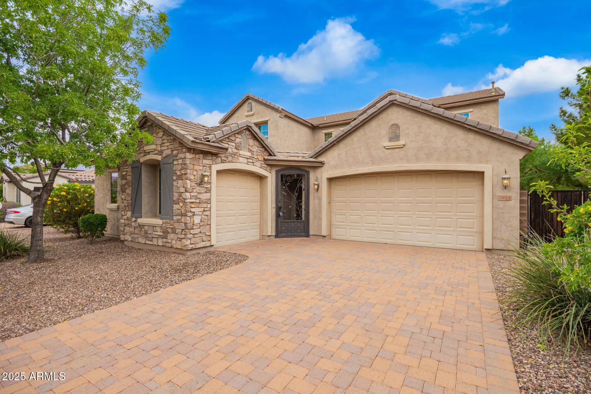 Photo of Listing #6928464