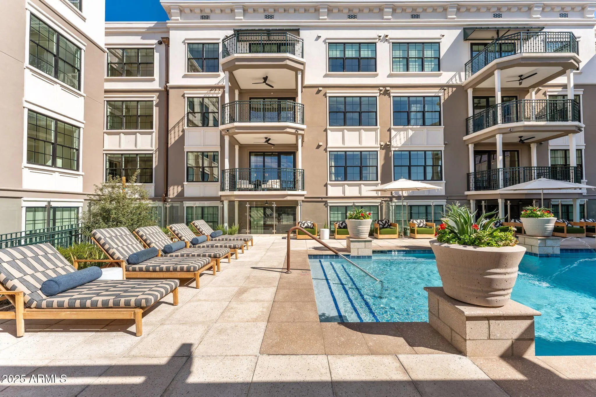 Photo of Listing #6929831