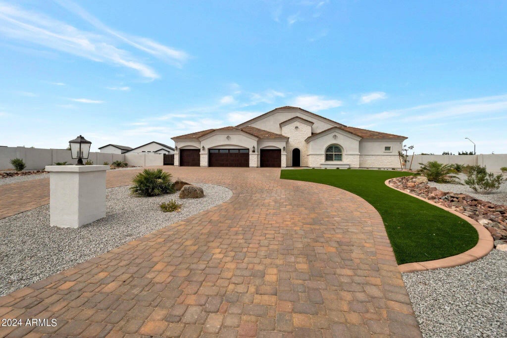 25232 S Pyrenees Court, Queen Creek