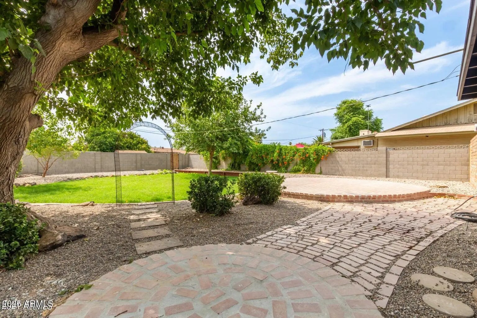 Photo of Listing #6930276