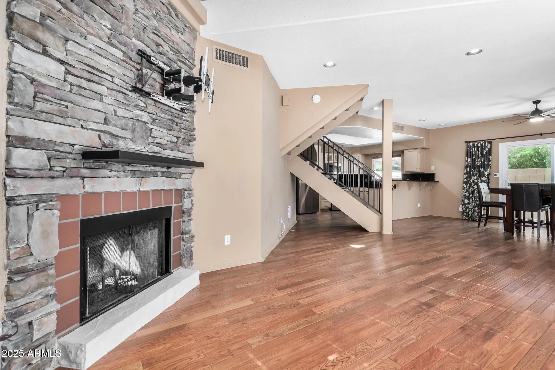 Photo of Listing #6929585