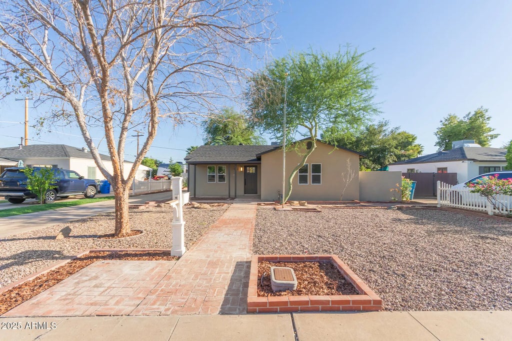 913 W Turney Avenue, Phoenix