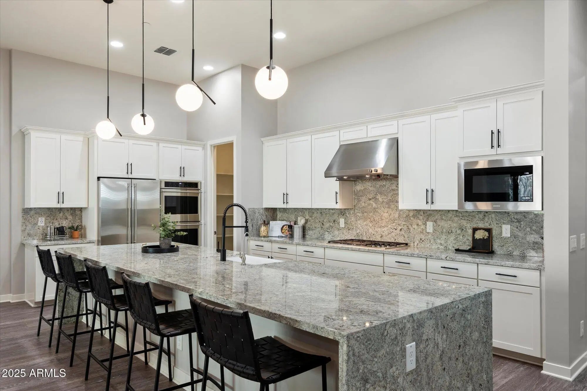 Photo of Listing #6930525