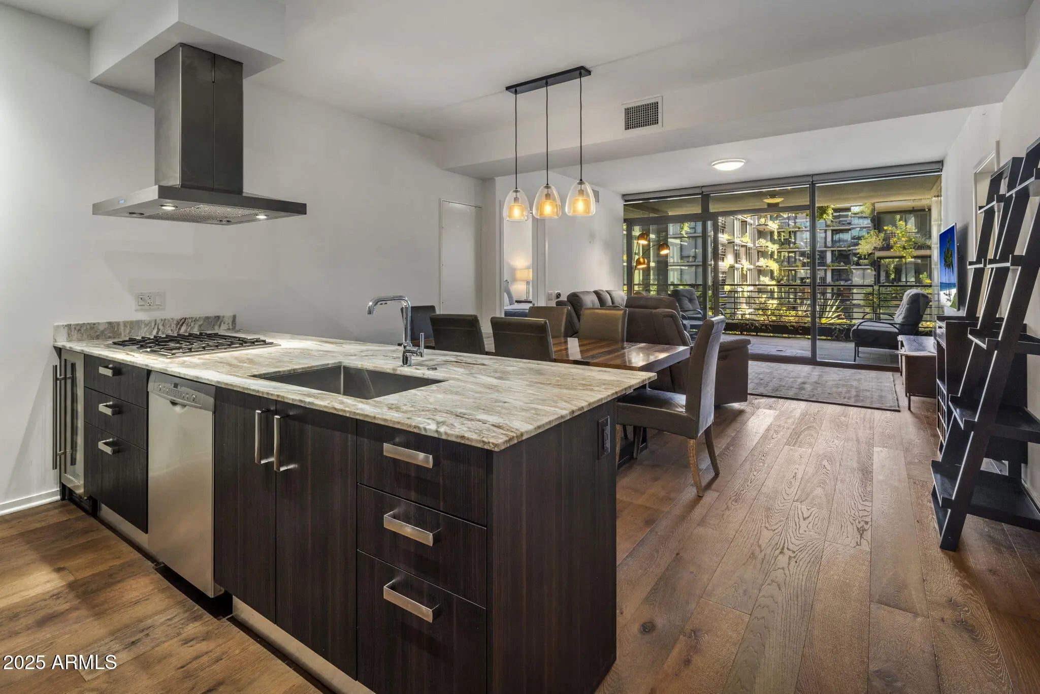 Photo of Listing #6930283