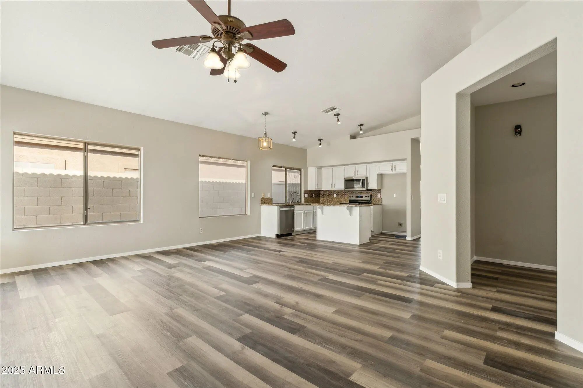 Photo of Listing #6931235