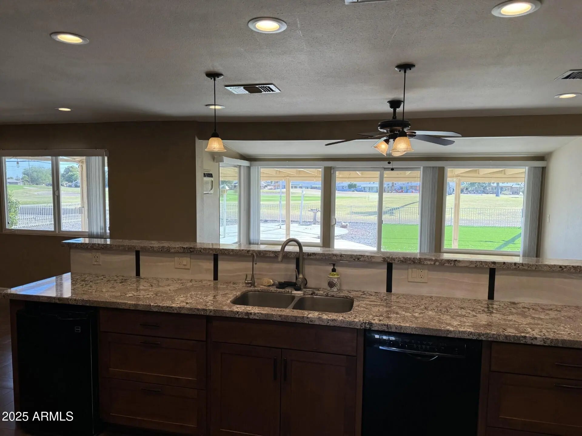 Photo of Listing #6929661