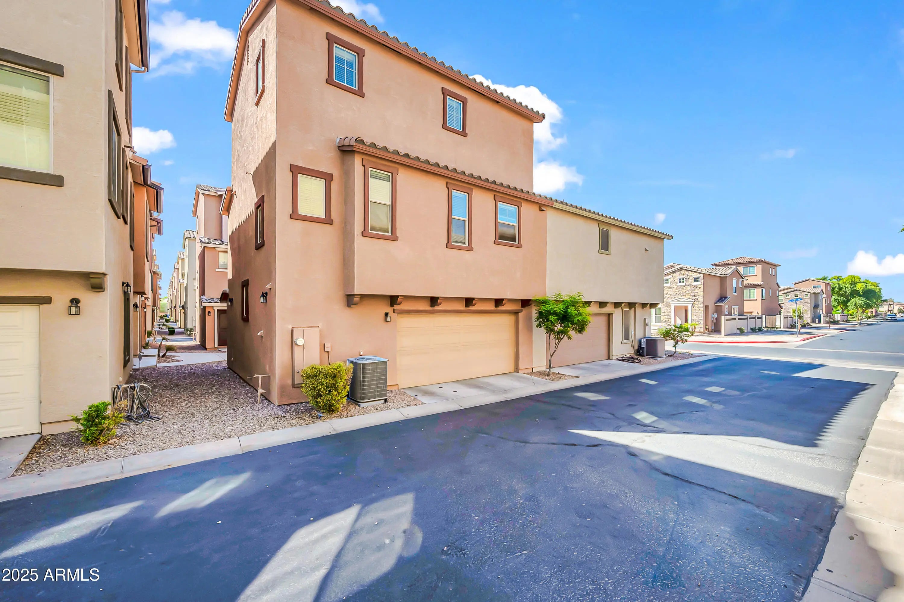 Photo of Listing #6929771