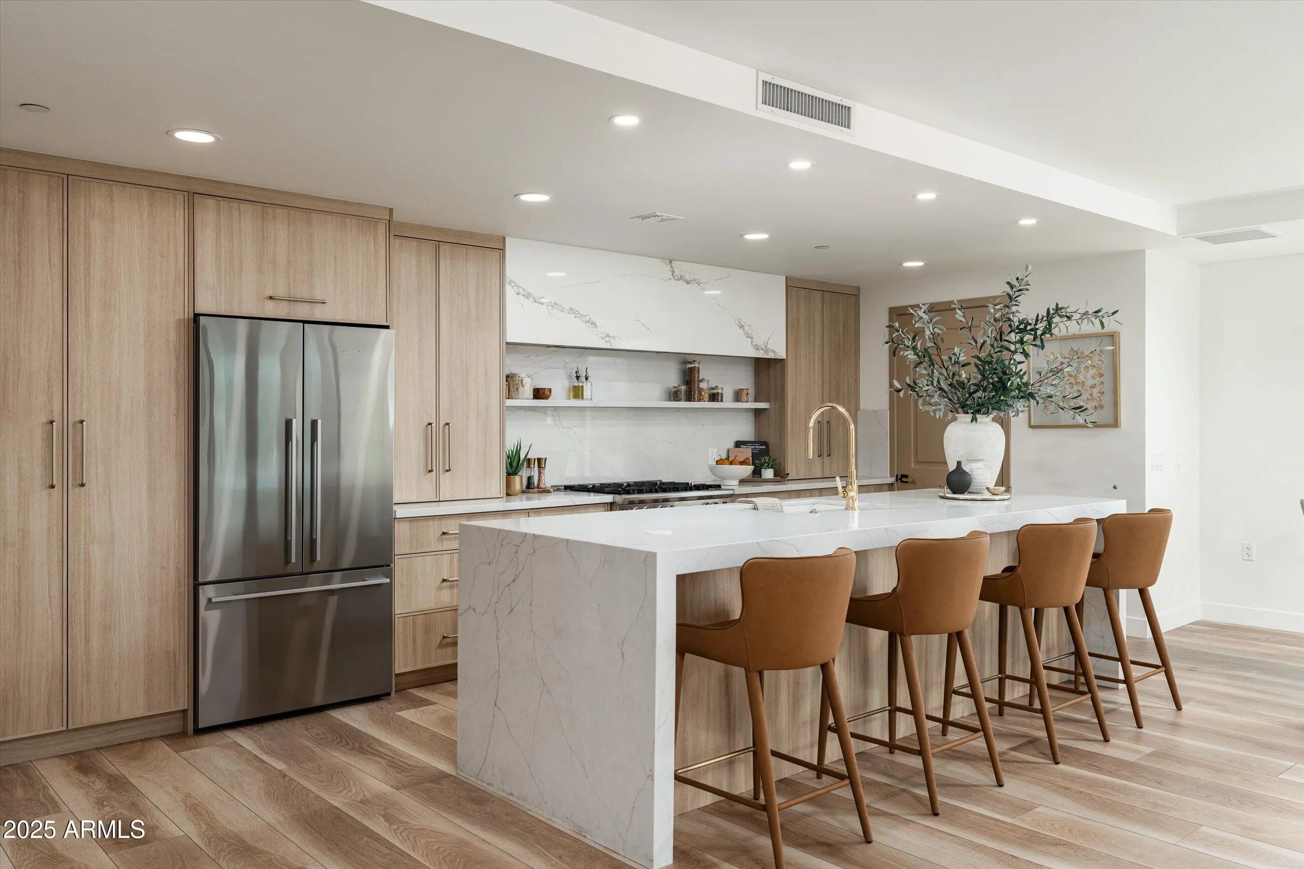 Photo of Listing #6930464