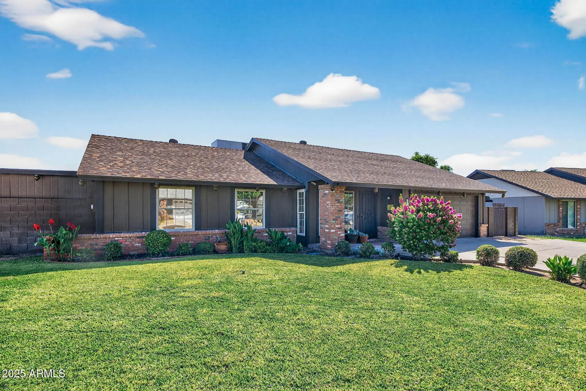 Photo of Listing #6931957