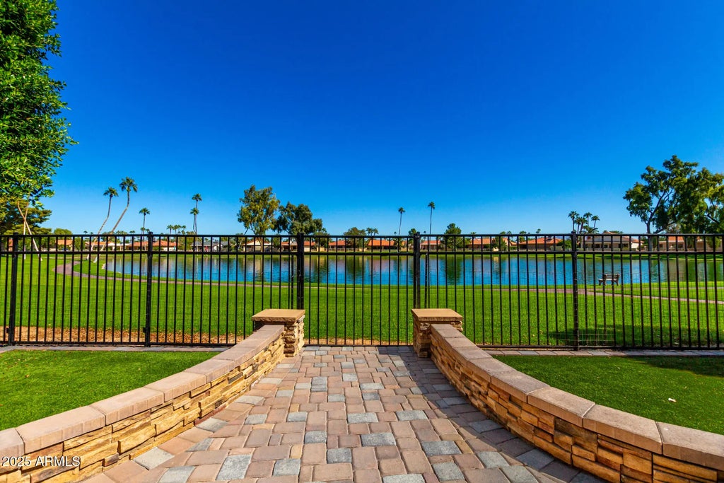 26433 S Lakemont Drive, Sun Lakes
