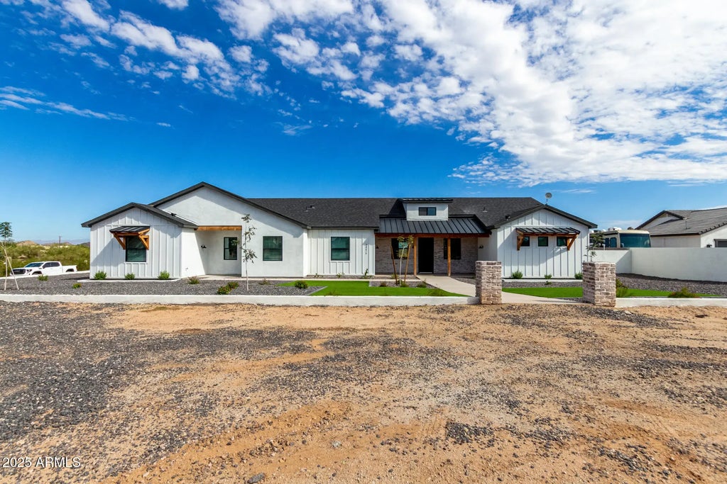 28673 N Thompson Road, San Tan Valley