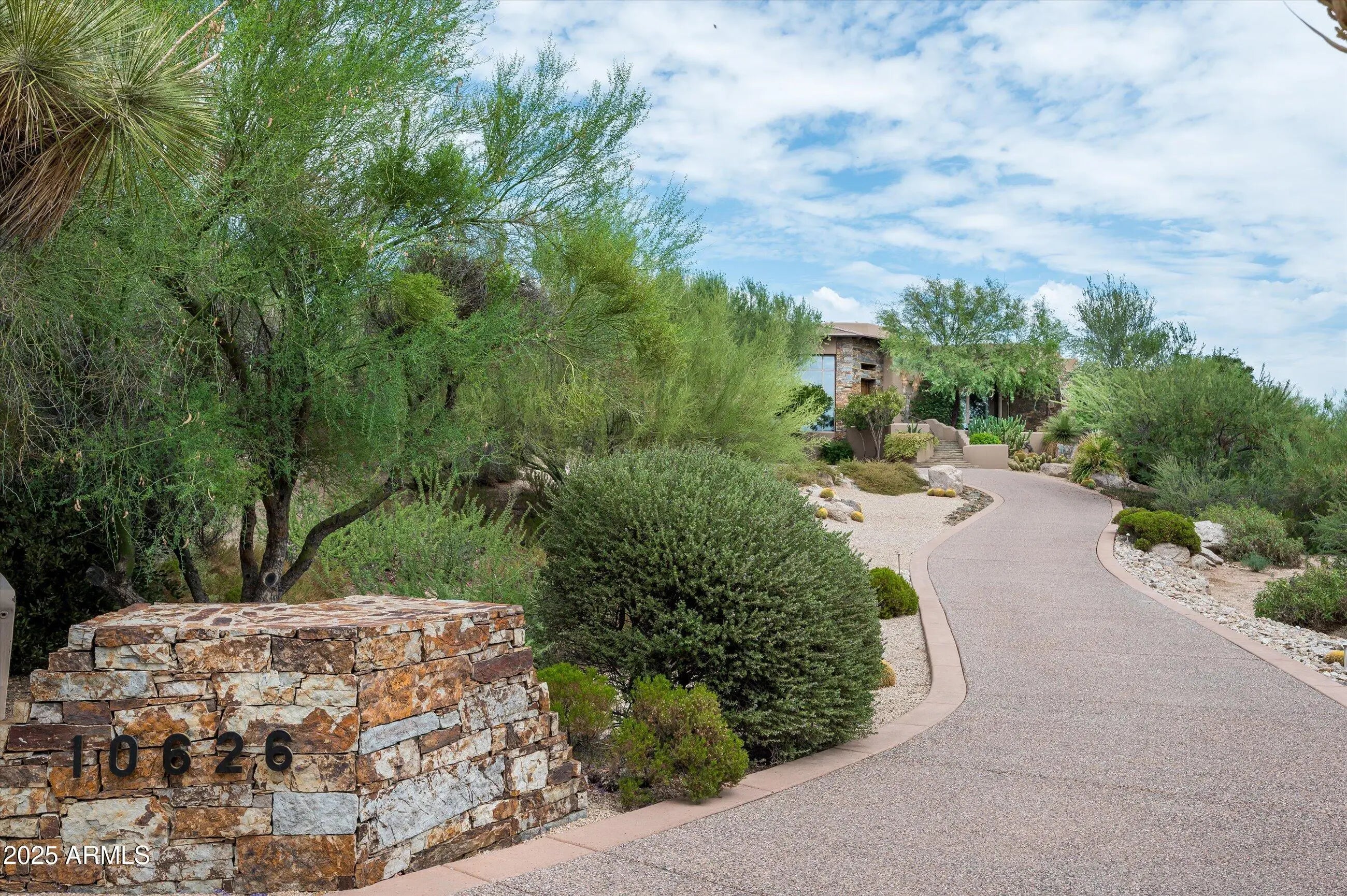 Photo of Listing #6930101