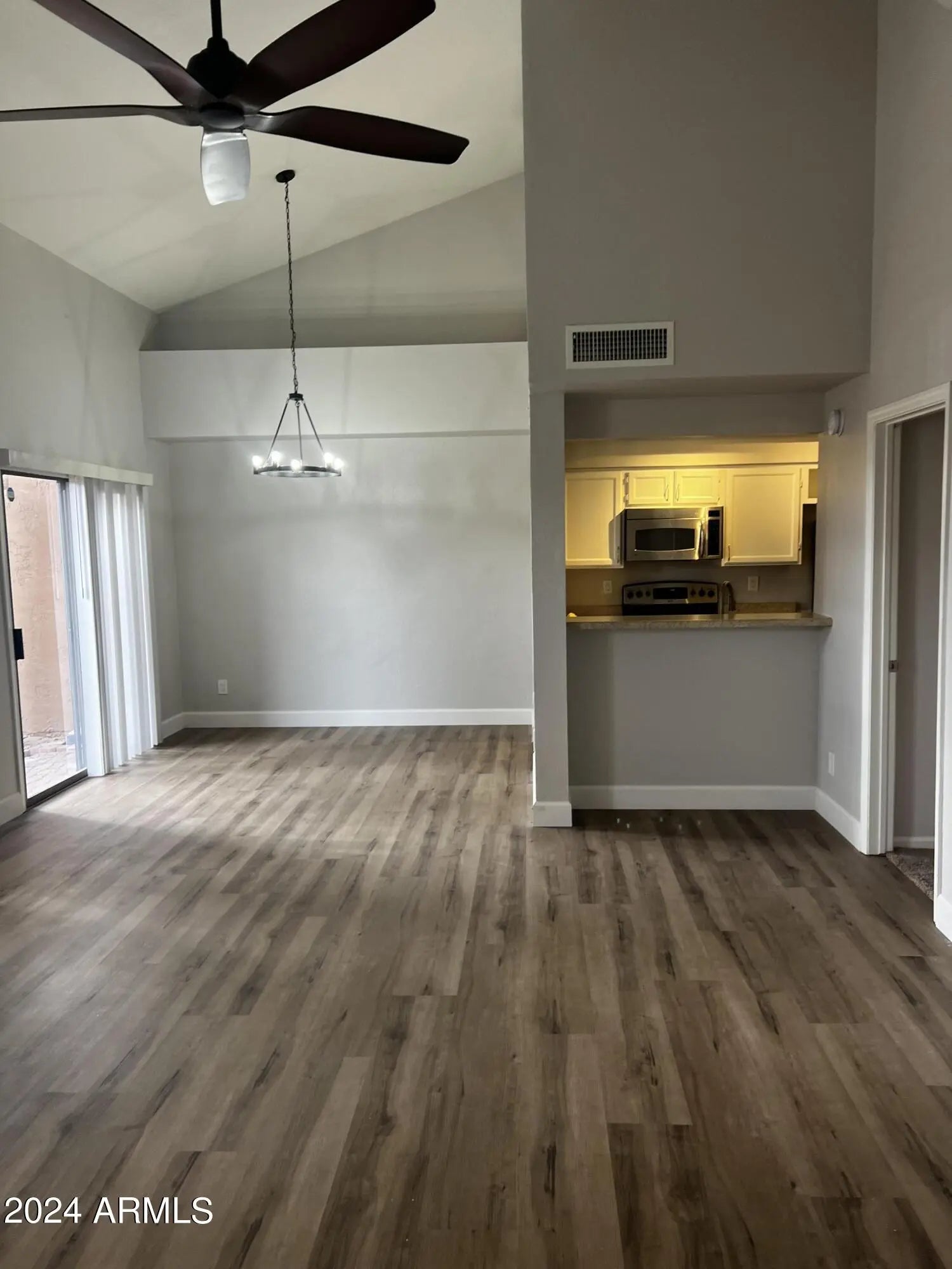 Photo of Listing #6930162