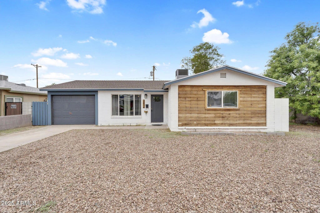 2434 N 37th Way, Phoenix