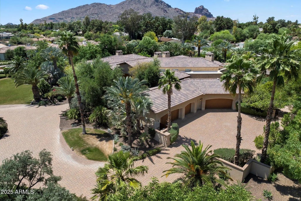 6624 N 66th Place N, Paradise Valley