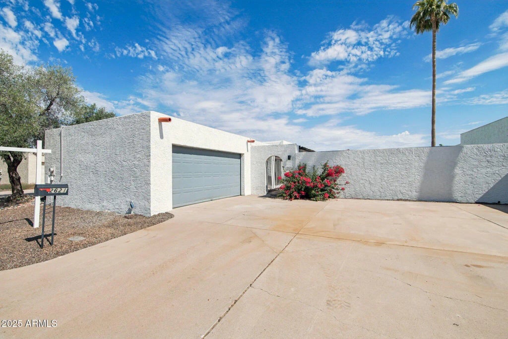 2621 S River Drive, Tempe