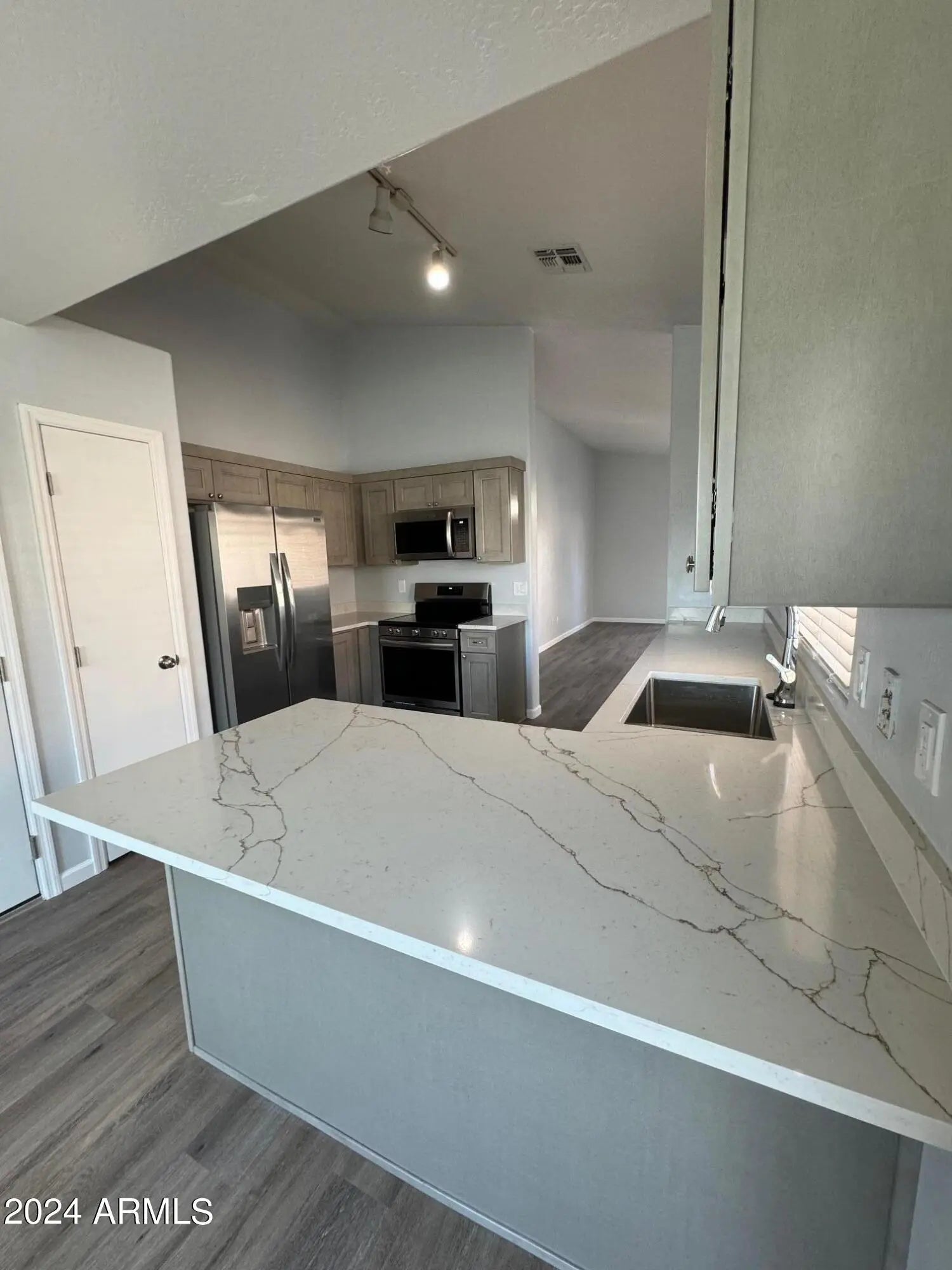 Photo of Listing #6930232