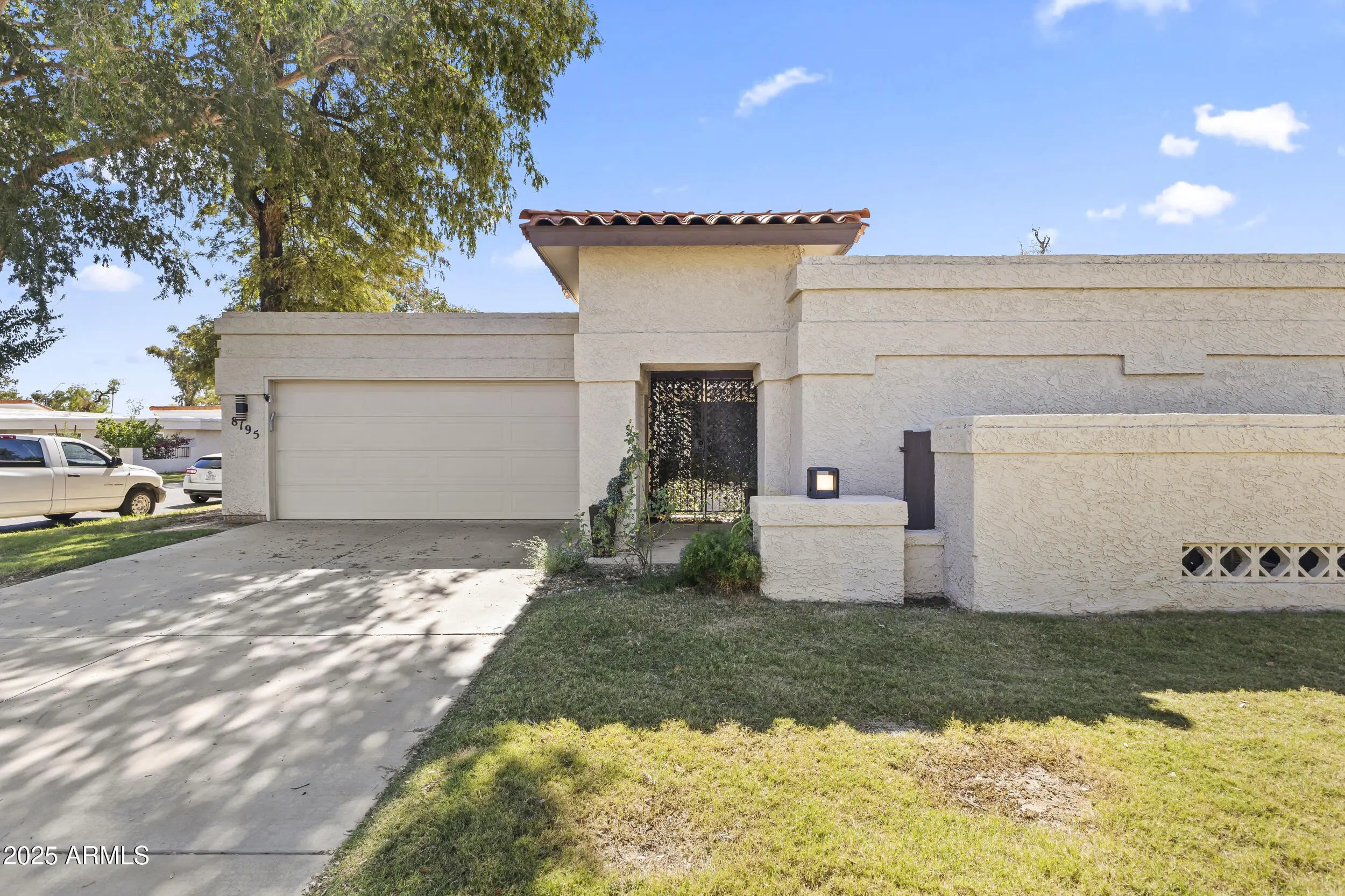 Photo of Listing #6930393