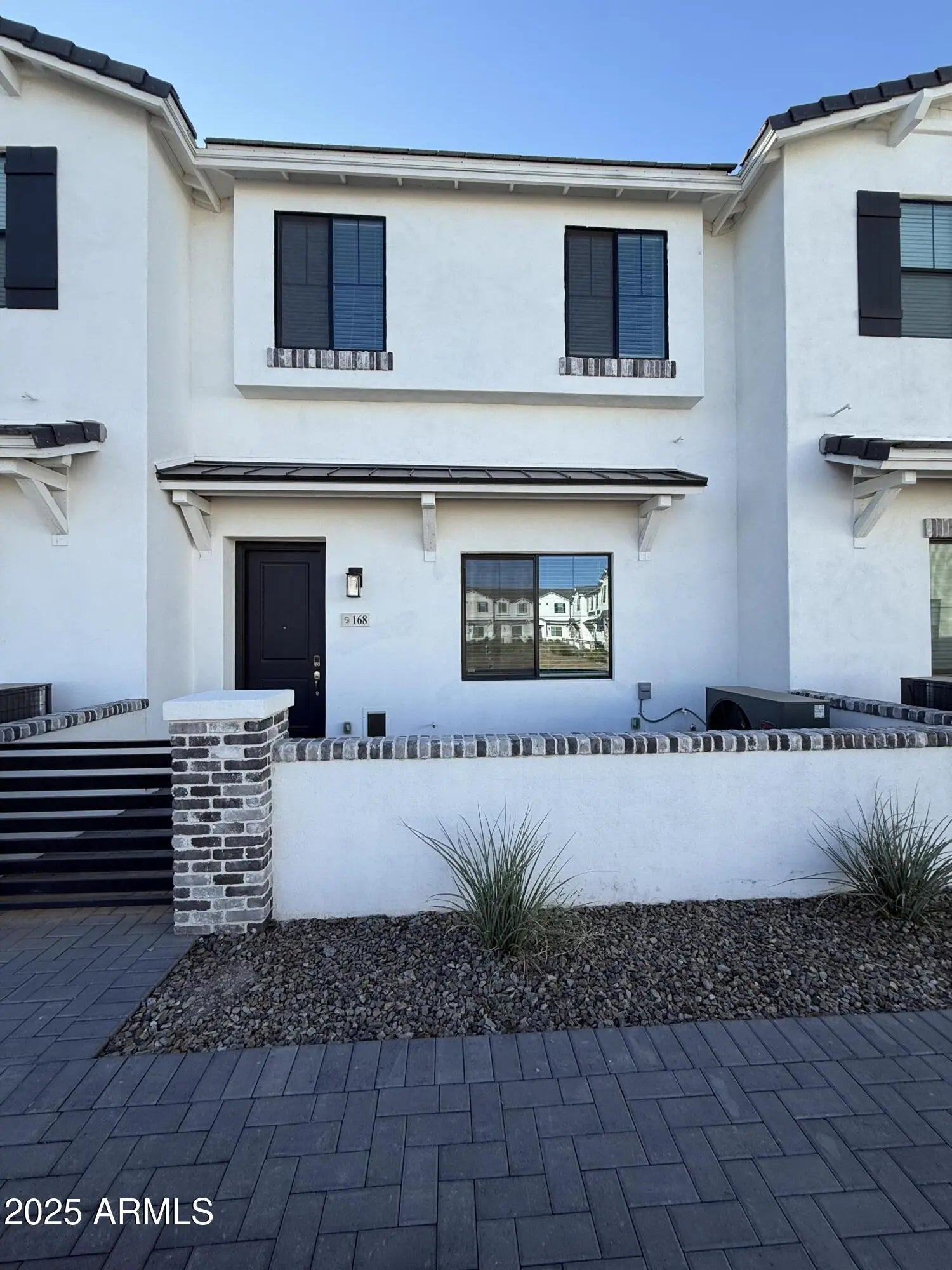 Photo of Listing #6930398