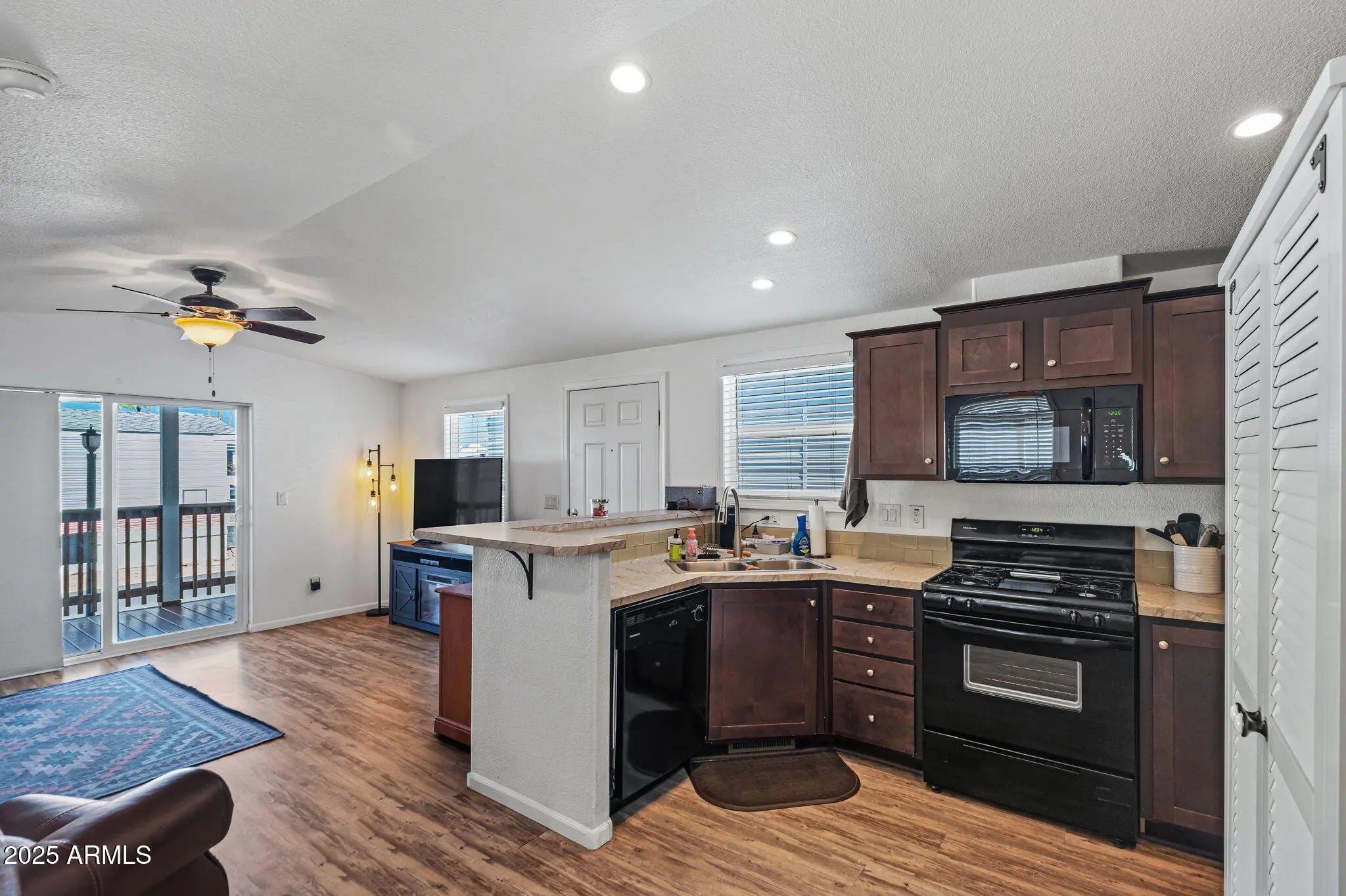 Photo of Listing #6930684