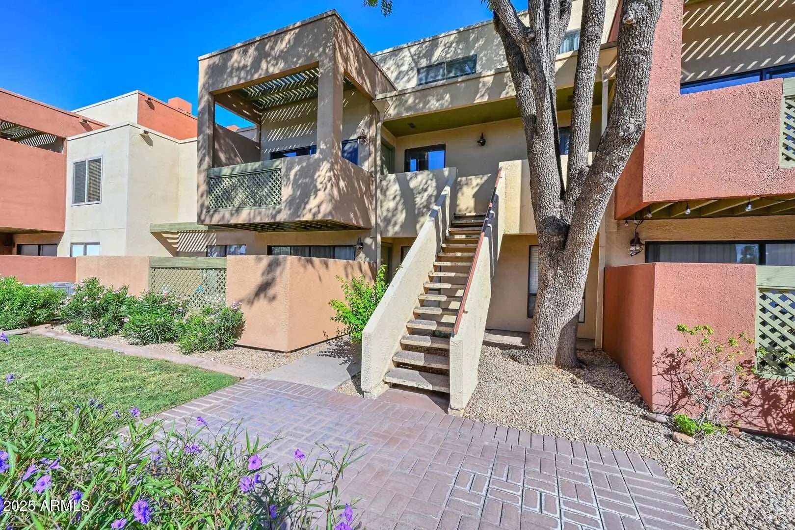 Photo of Listing #6935317