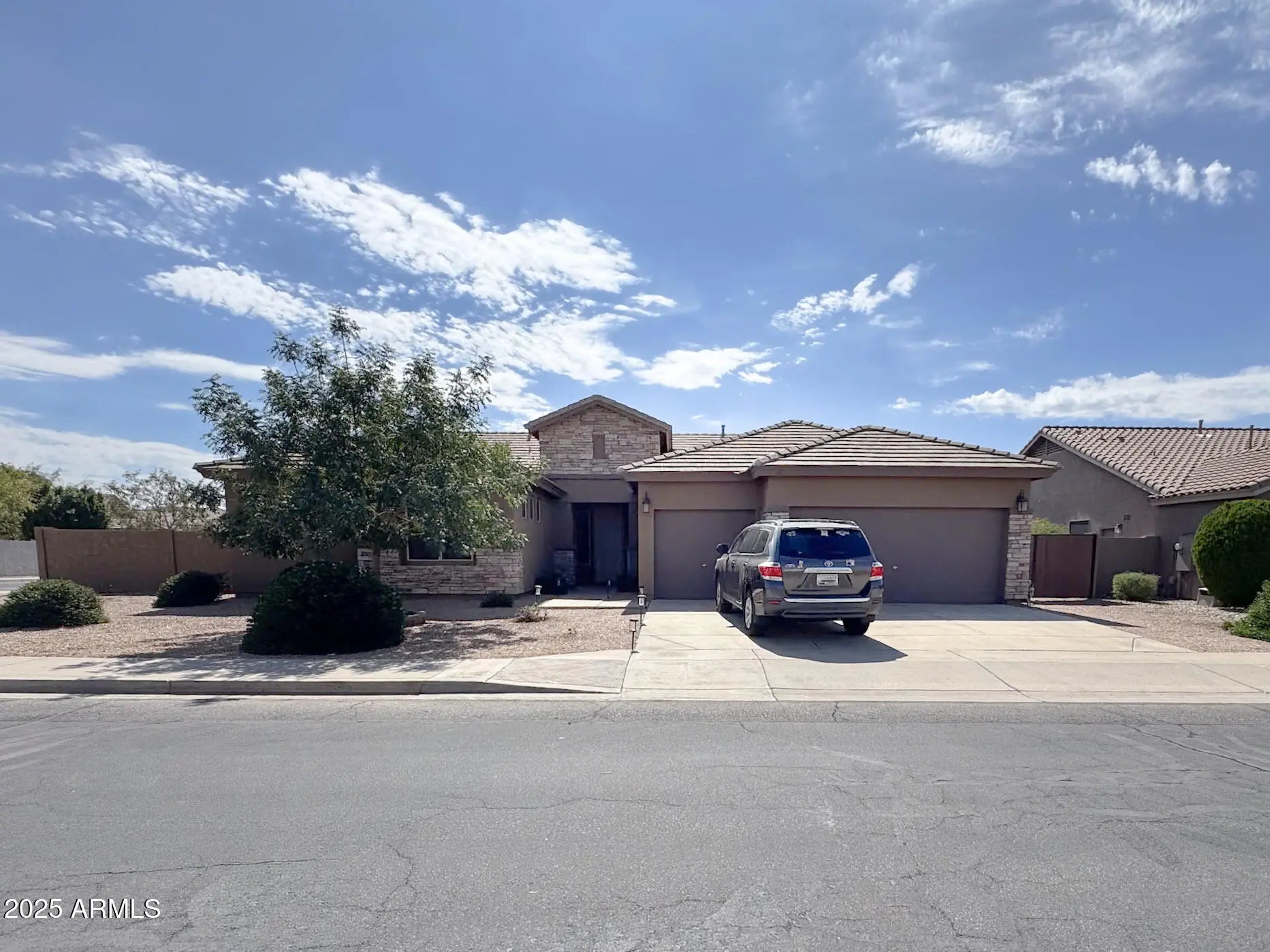 Photo of Listing #6930817