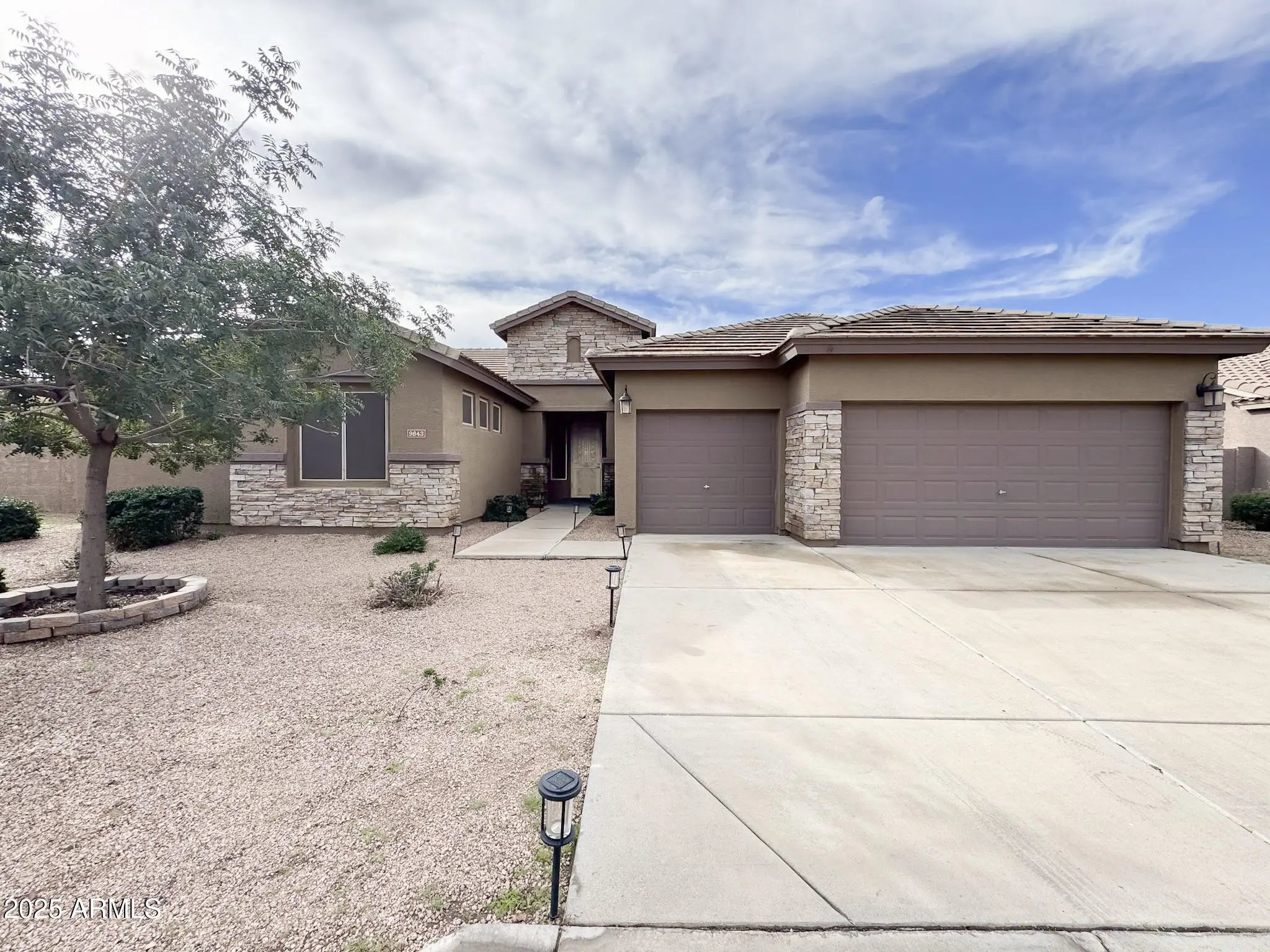 Photo of Listing #6930817