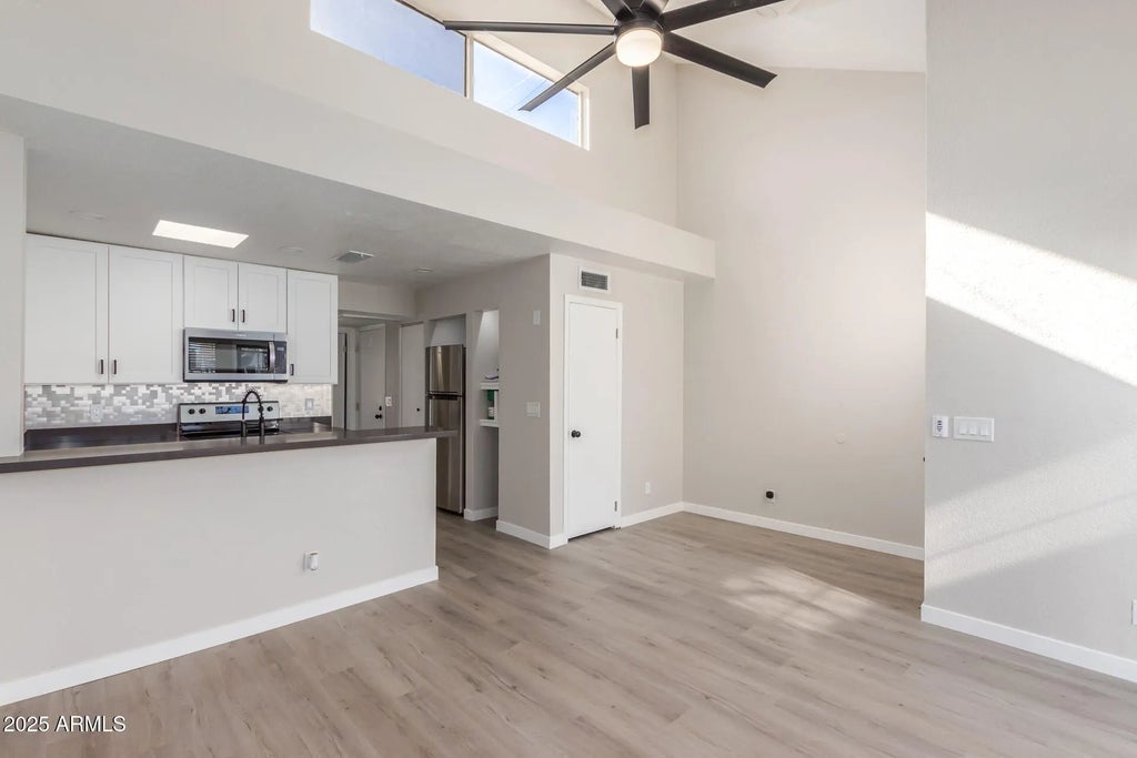 8888 N 47th Avenue (unit 212), Glendale