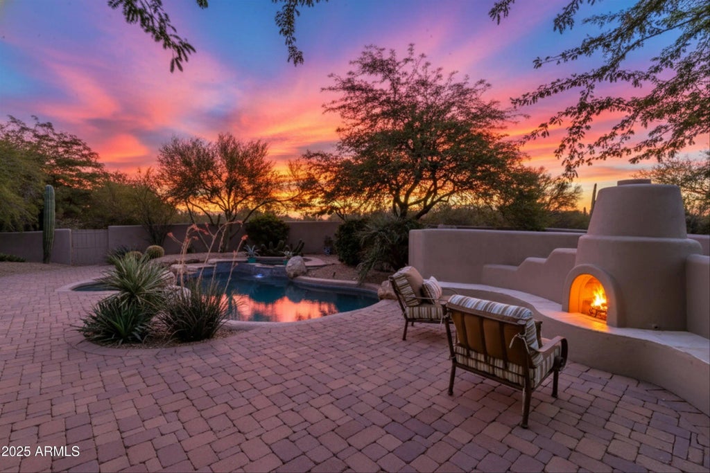 8300 E Dixileta Drive (unit 235), Scottsdale