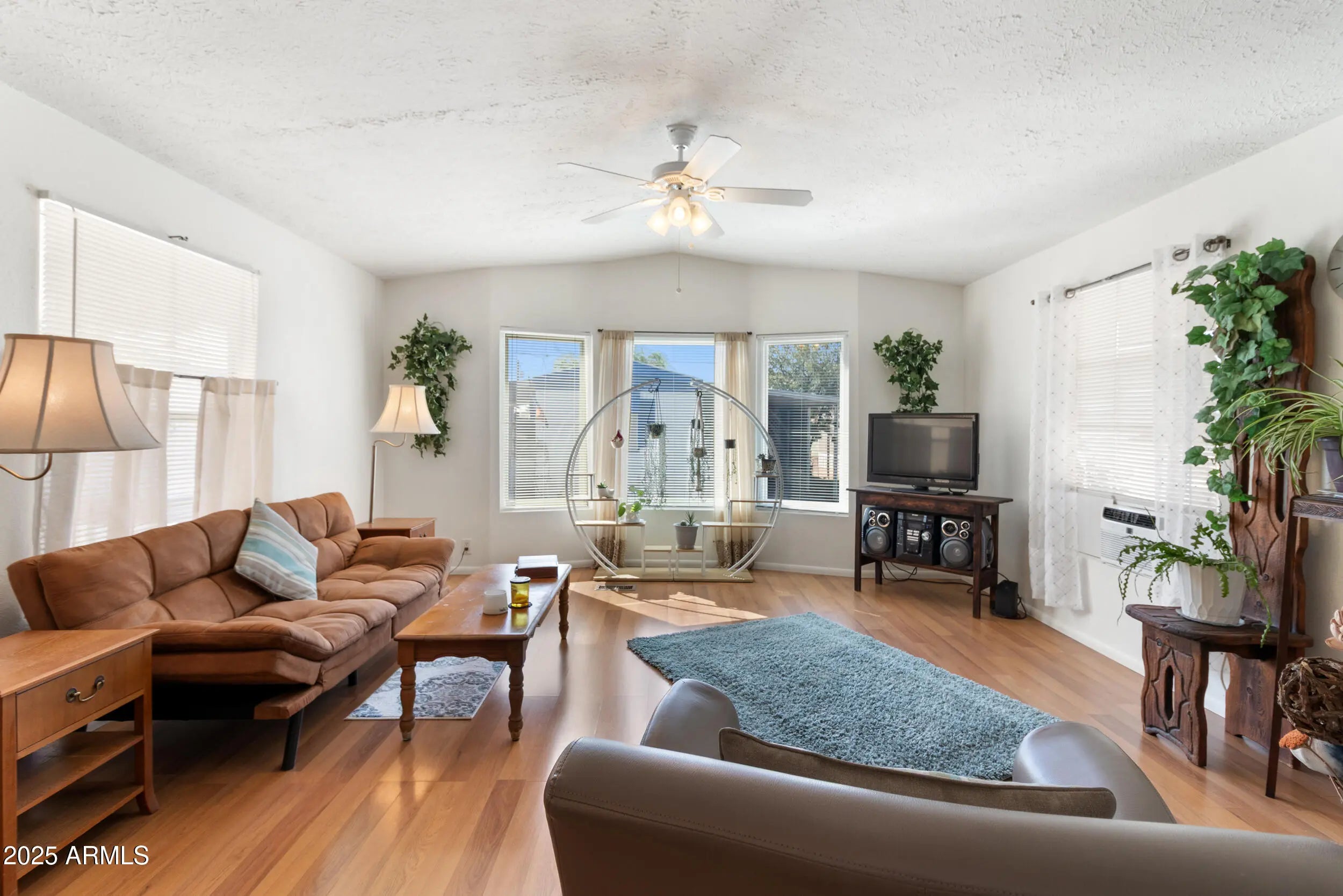 Photo of Listing #6931293