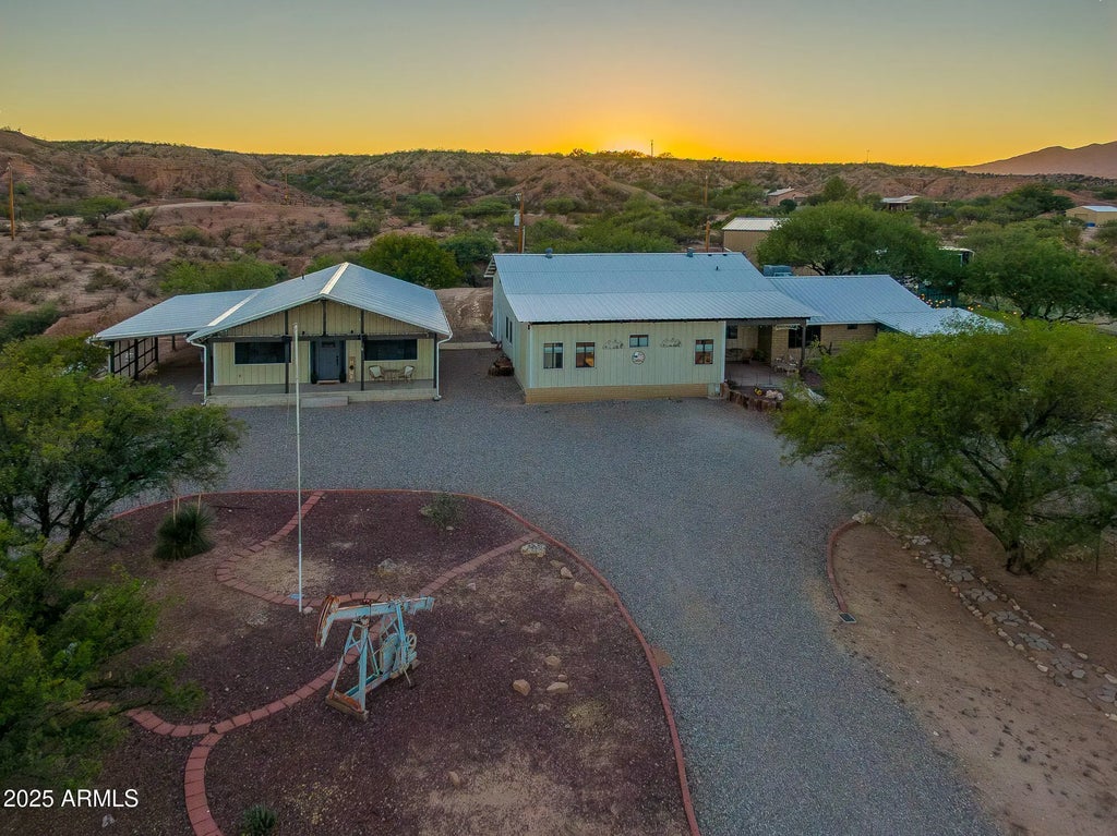 1302 W Coyote Trail, Benson