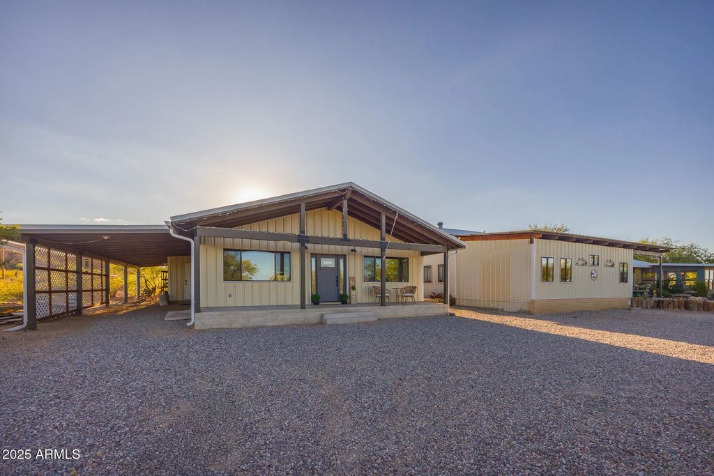 1302 W Coyote Trail, Benson