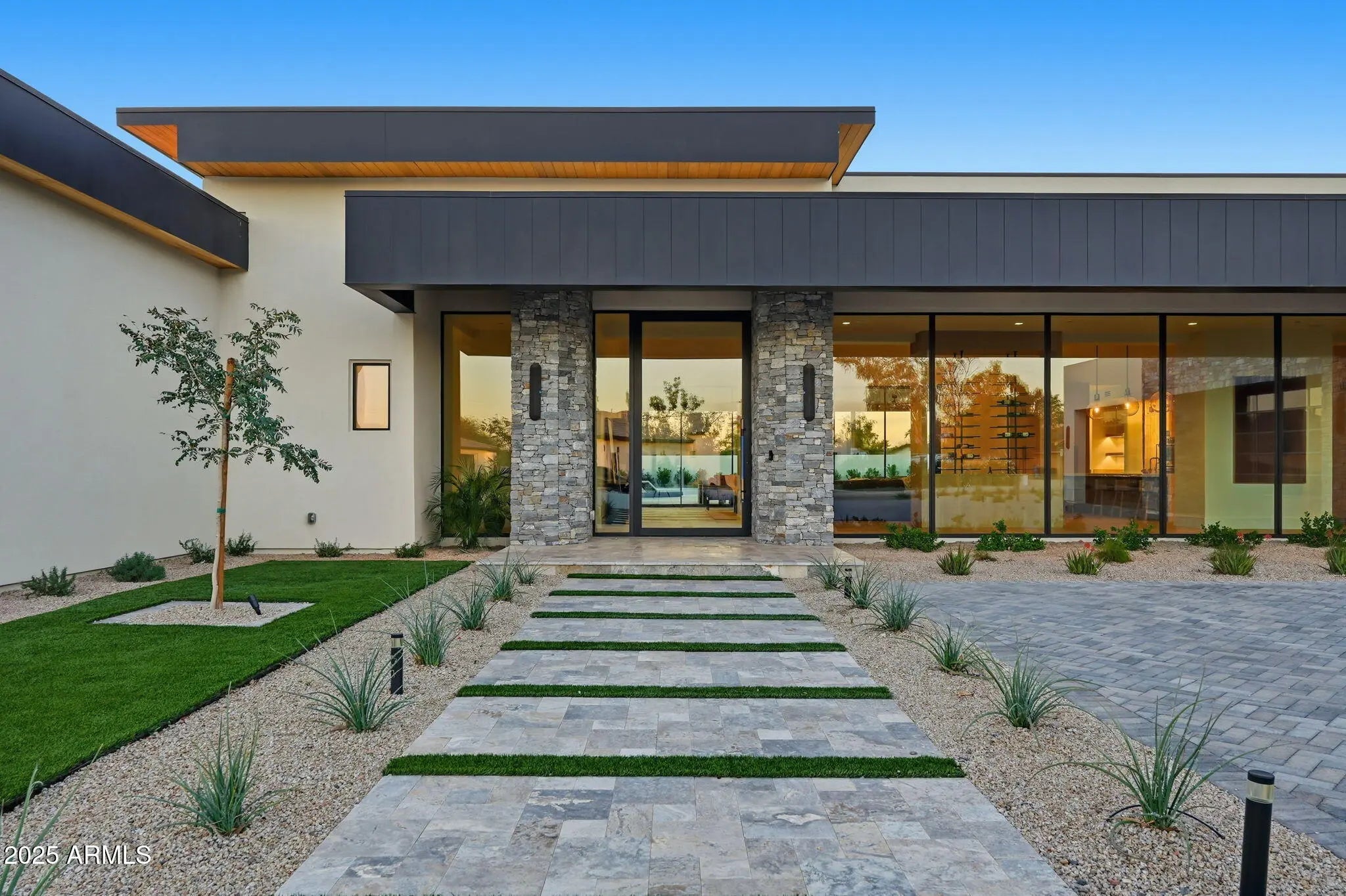 Photo of Listing #6931517