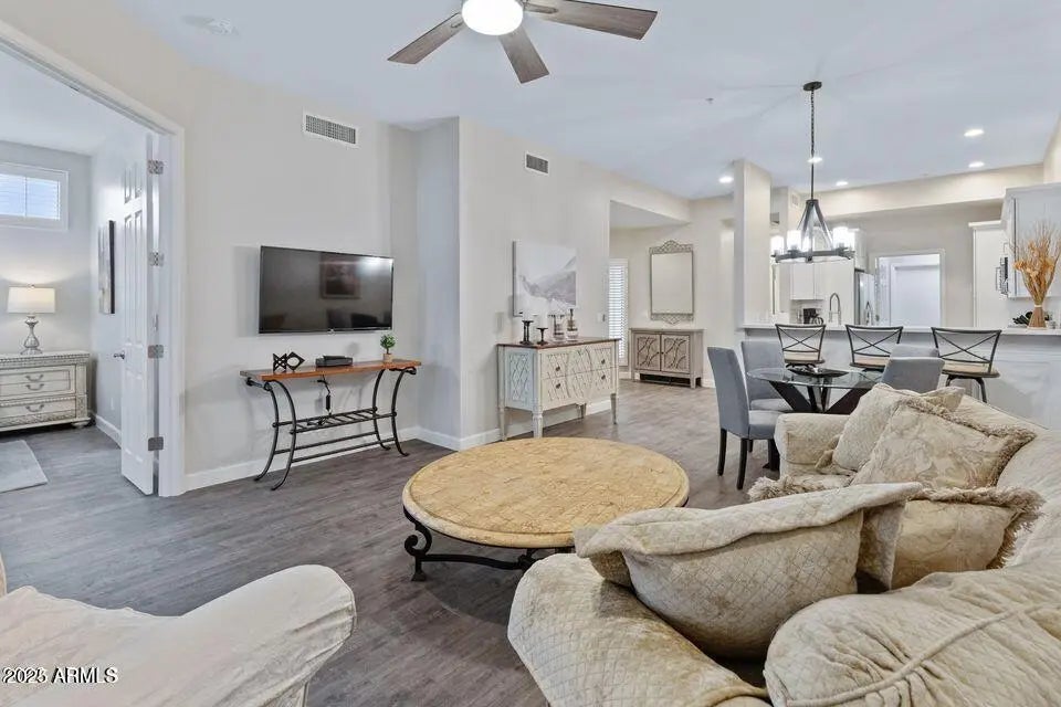 Photo of Listing #6931672