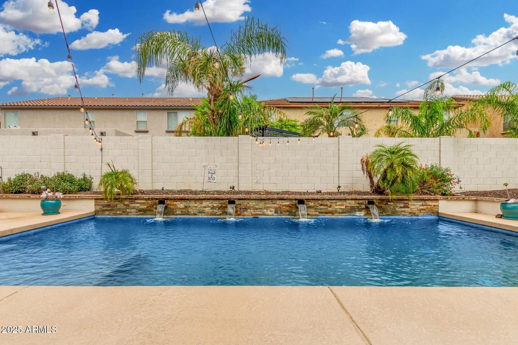 5606 W Cavedale Drive, Phoenix
