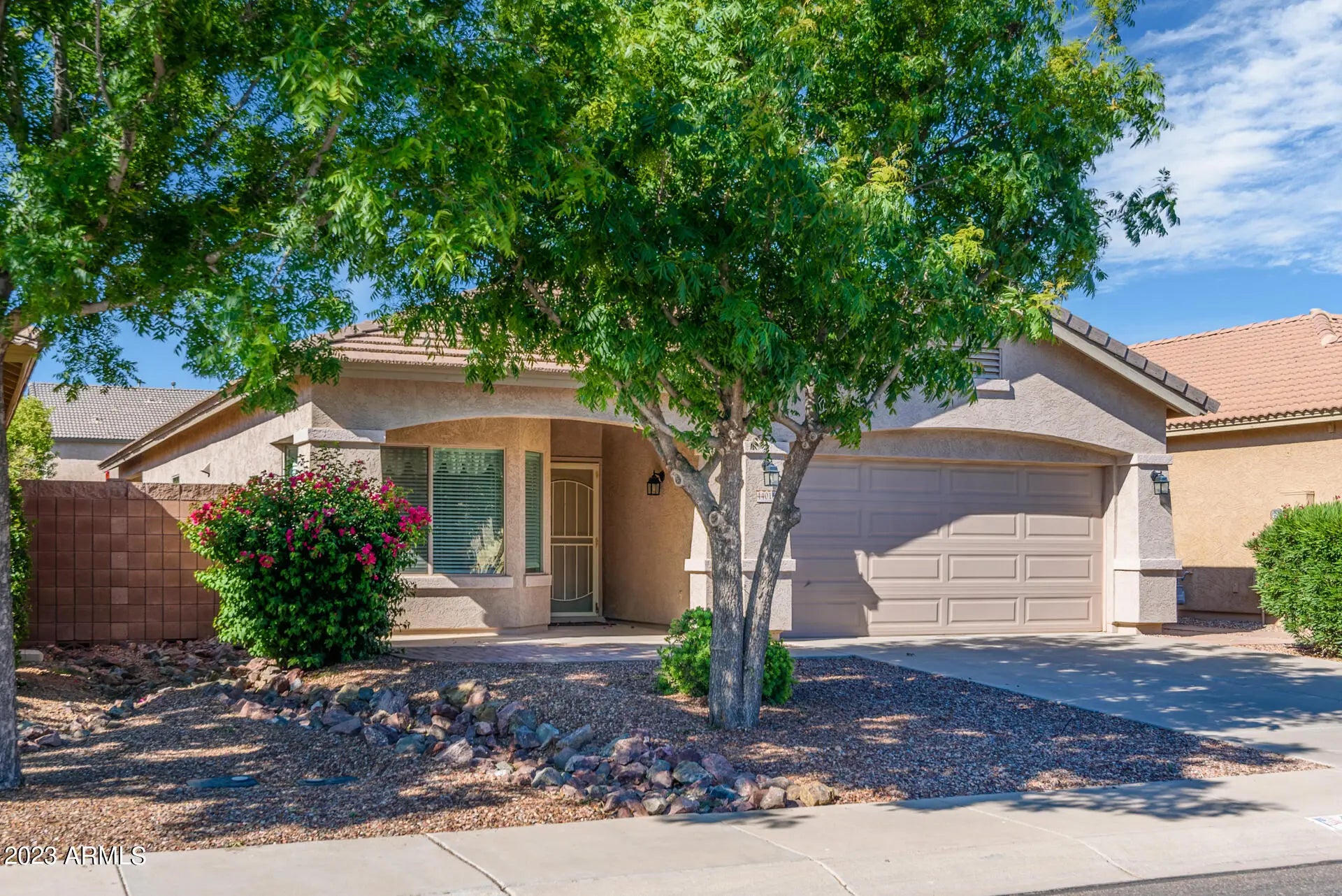 Photo of Listing #6932392