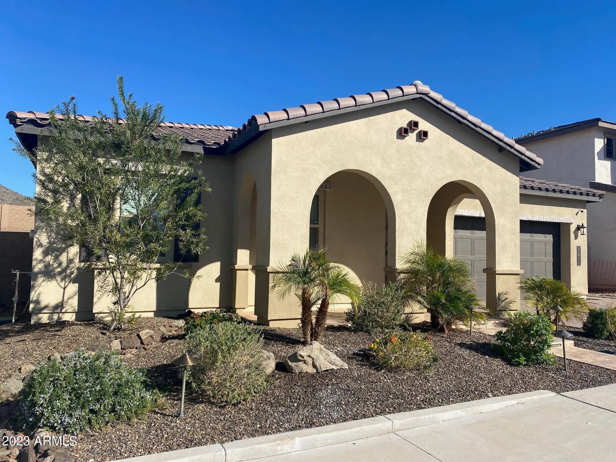 Photo of Listing #6932852