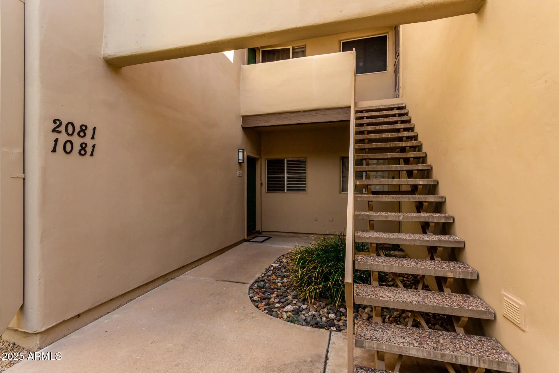 Photo of Listing #6937809