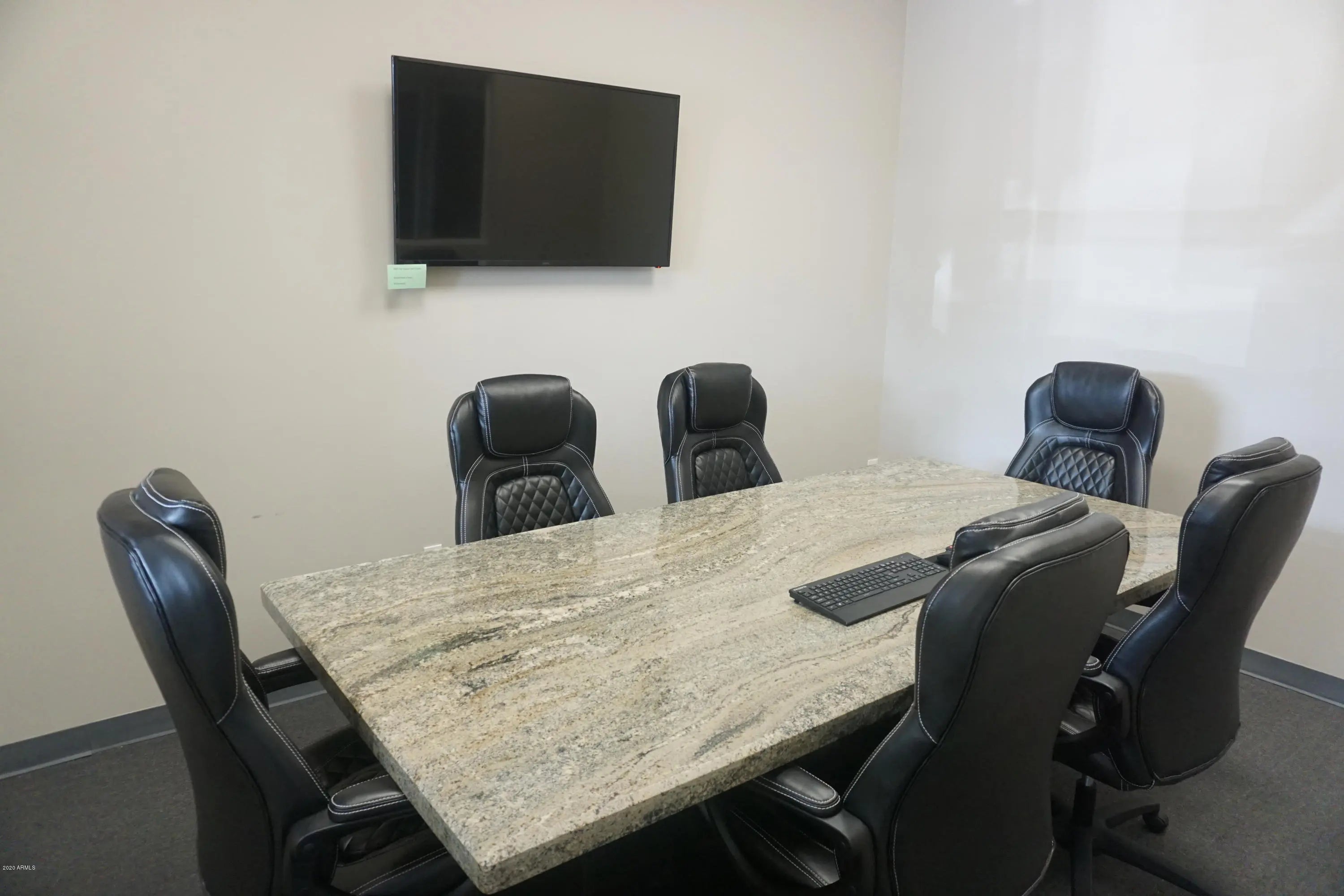 Photo of Listing #6933072