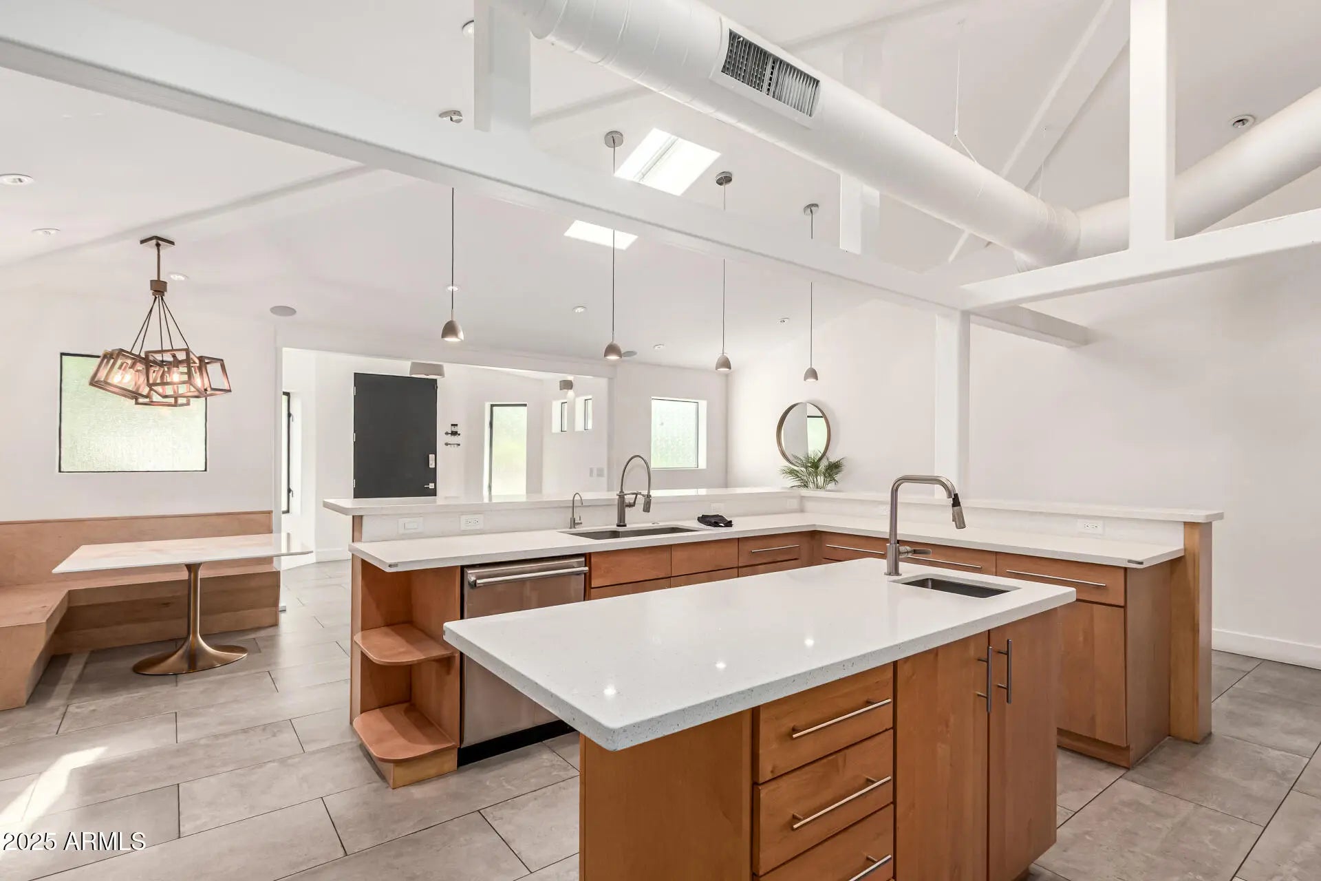 Photo of Listing #6935895