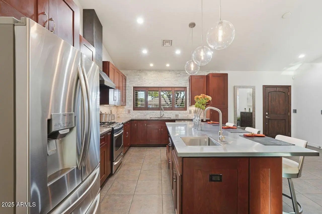 Photo of Listing #6939733