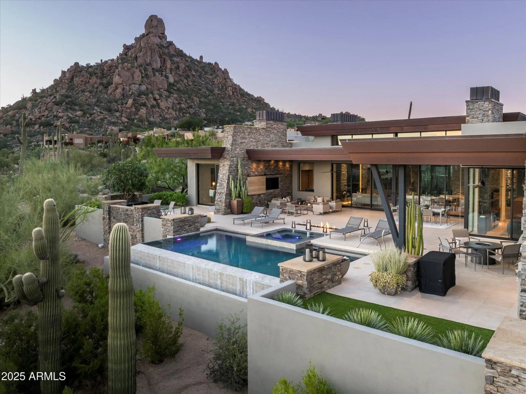 10040 E Happy Valley Road (unit 915), Scottsdale